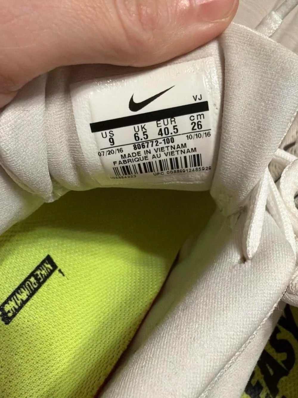 Nike White and Black Air Max Women’s Running Sneakers
